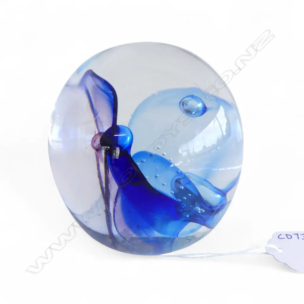 NZ STUDIO GLASS SIGNED RAOS PAPERWIEGHT DIA 90MM Image 1++