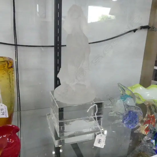 CAST AND FROSTED GLASS ORNAMENT OF A BLOOD HOUND DOG AFTER P J MENE 325 MM (H)