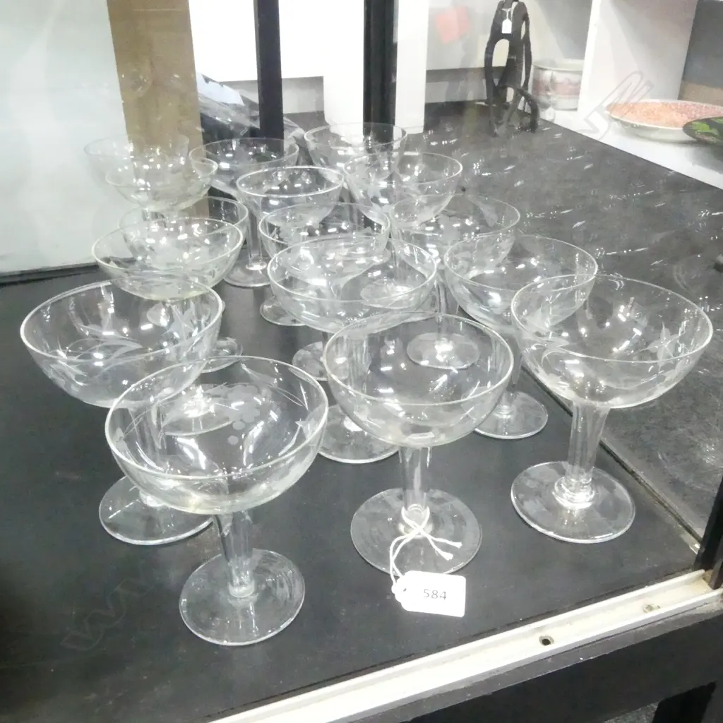 16 ASST. HOLLOW STEM GLASSES Image 1++