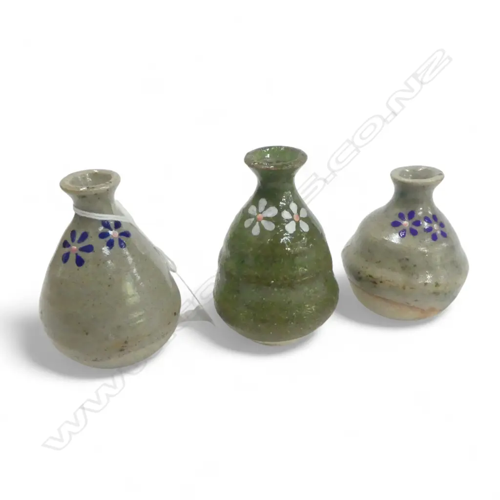 THREE KEUM SUN LEE SML POSY VASES, 2 GREY & GREEN, H.90mm Image 1++