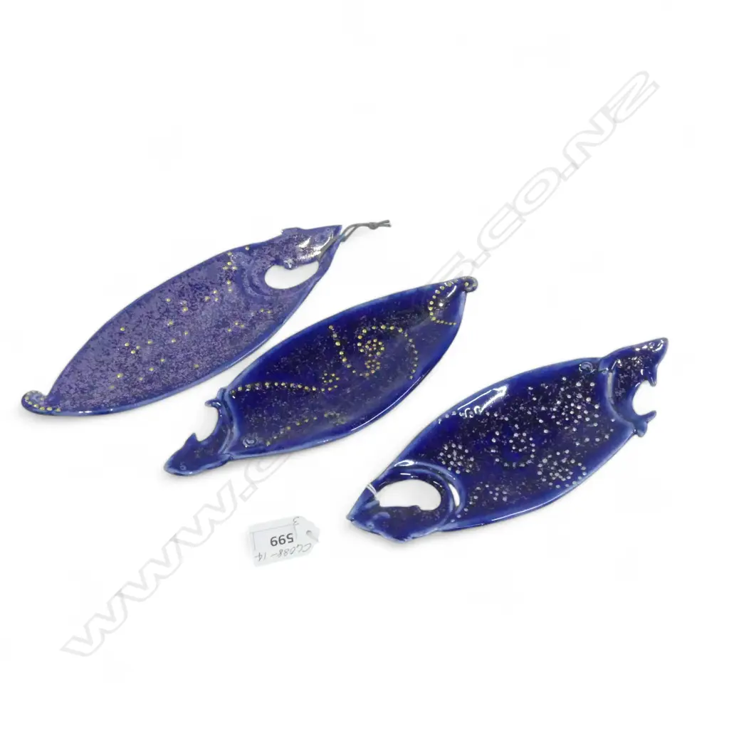 3 BLUE KEUM SUN LEE SML DISHES w FISH DETAIL, L.220 - 240mm Image 1++