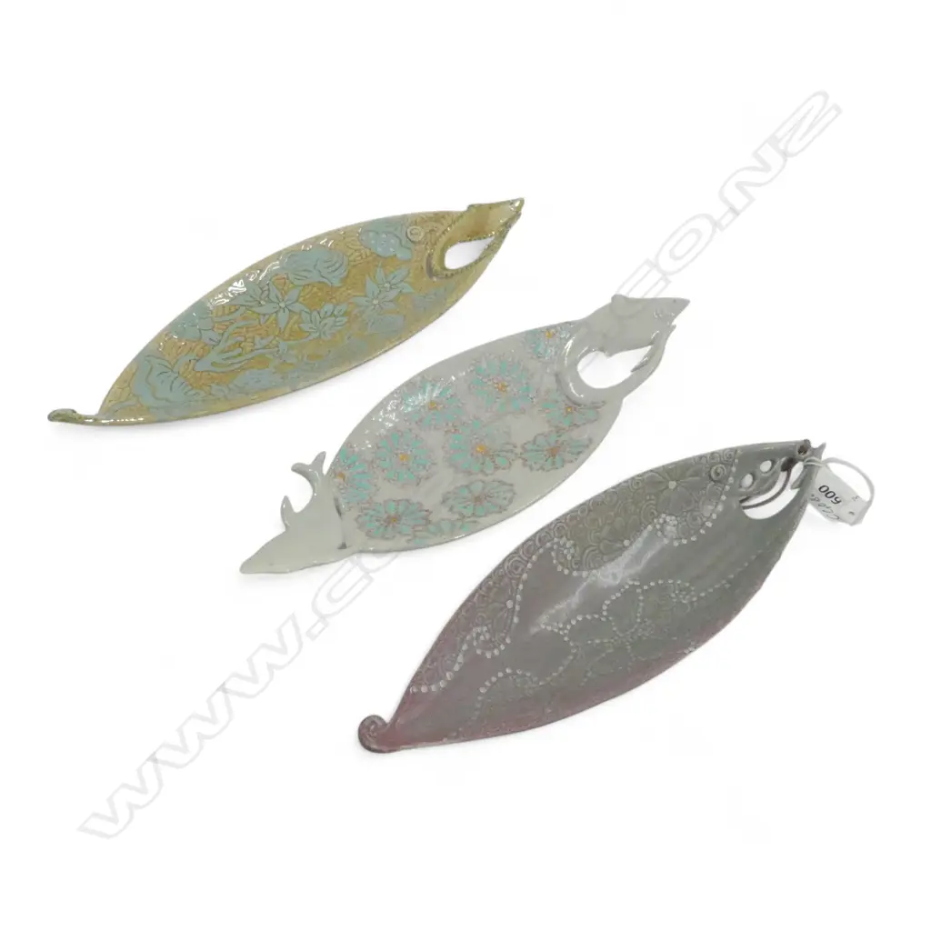 3 PALE GREEN KEUM SUN LEE SML DISHES w FISH DETAIL L.250 - 300mm Image 1++