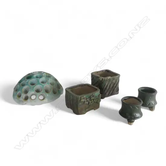 3 PCES GREEN POTTERY (2 PRS + FROG 215mm dia)