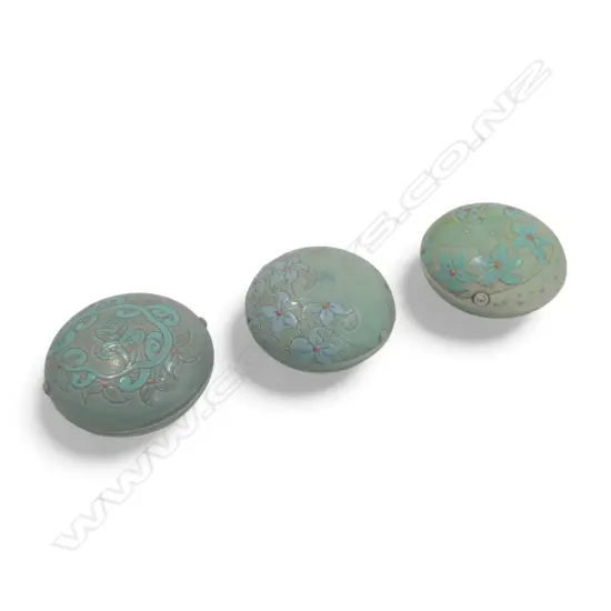 3 GLAZED PORCELAIN TRINKET BOXES by KEUM SUN LEE, pale green/turquoise glazed 