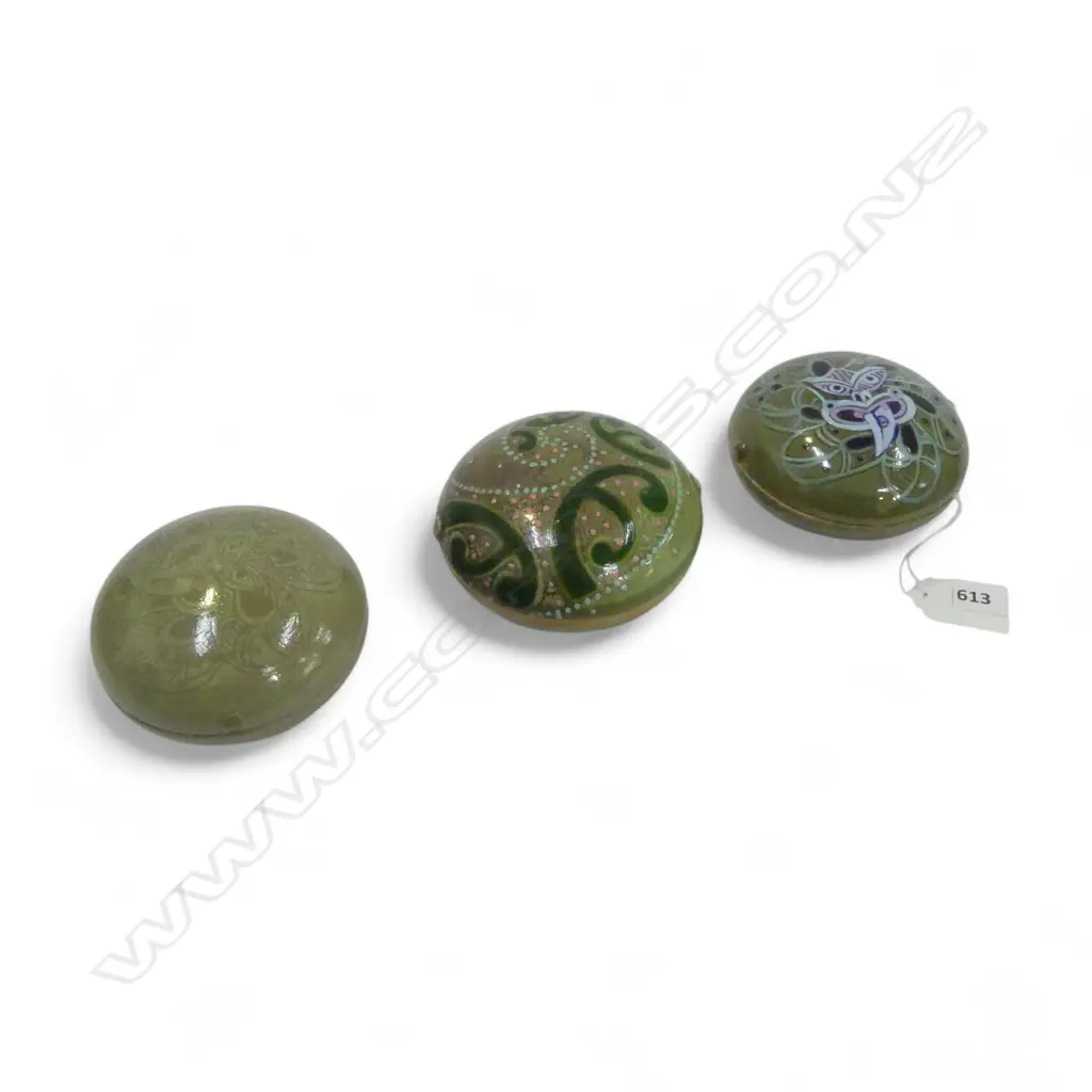 3 GLAZED PORCELAIN TRINKET BOXES by KEUM SUN LEE, green w Maori motif Image 1++