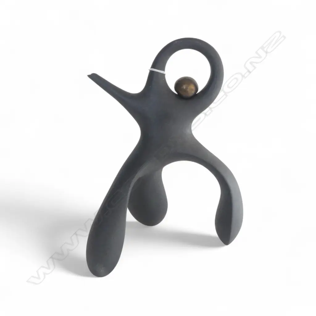 RICK RUDD N.Z. STUDIO POTTERY MATT-BLACK TEAPOT H.280mm spout chipped Image 1++