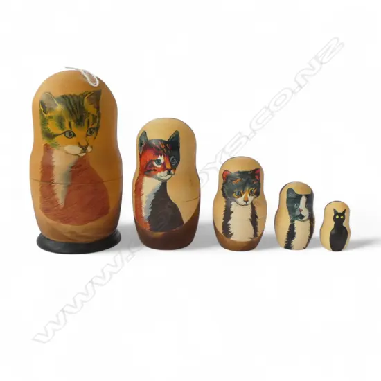 SET OF NESTING DOLLS H.170mm