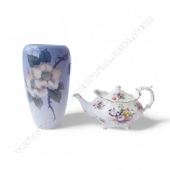 ROYAL COPENHAGEN VASE H.235mm + TEAPOT 