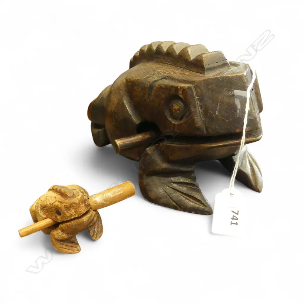 2 WOODEN MUSICAL FROGS L.210 / 65mm Image 1++