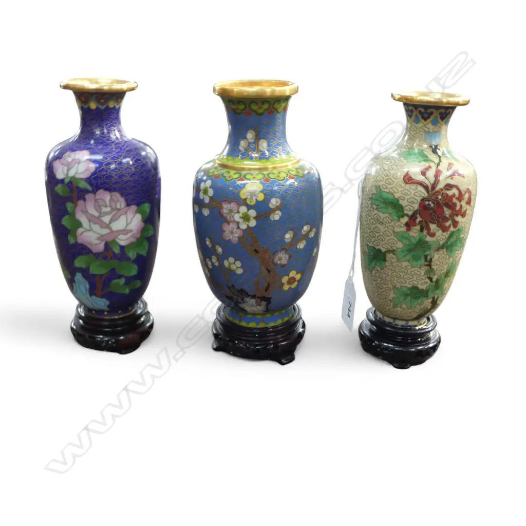 3 CLOISONNE VASES ON STANDS H.185mm Image 1++