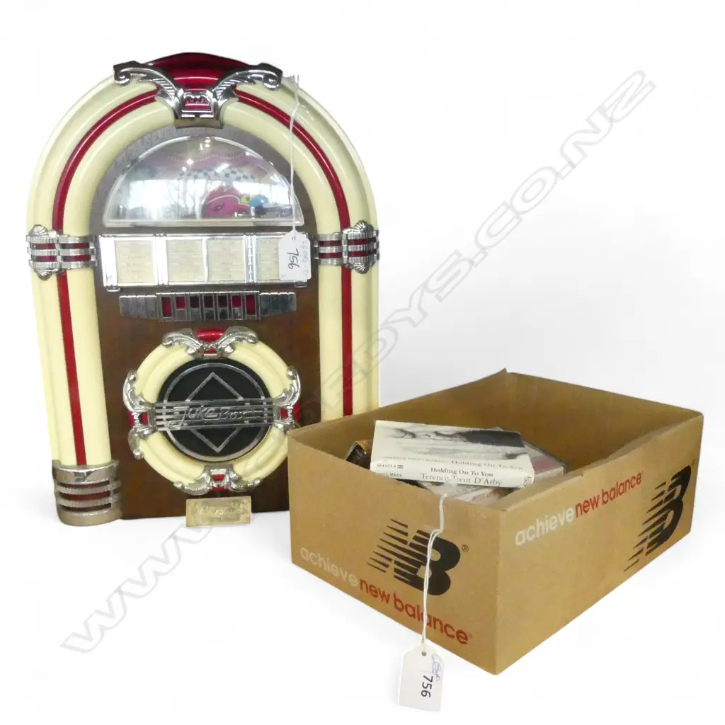  MID-CENTURY JUKEBOX RADIO/CASSETTE PLAYER + ASST CASSETTES  Image 1++