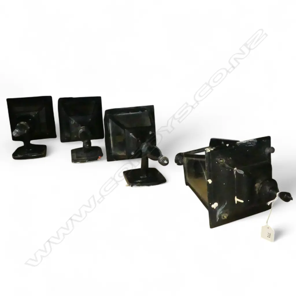 4 LANTERNS Image 1++