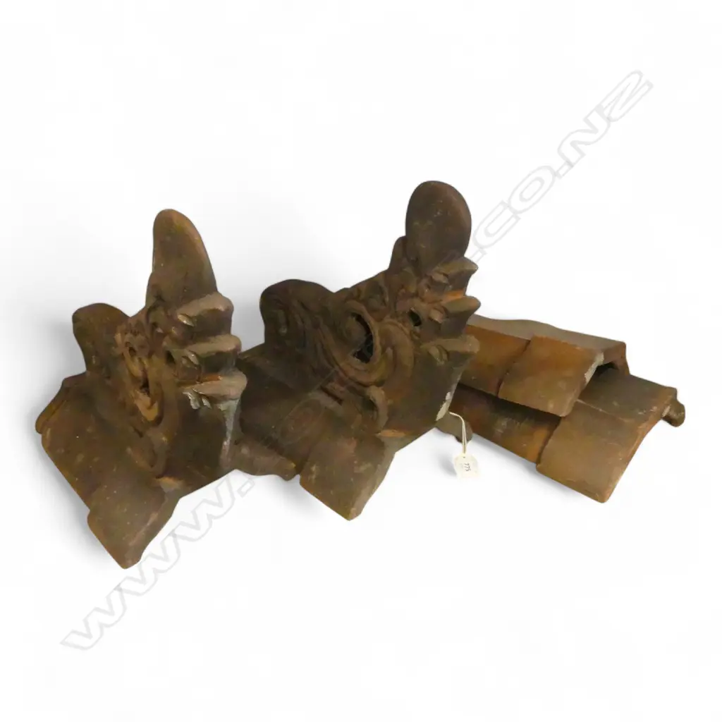 2 INDONESIAN ROOF FINIALS 'ITASARI PEJATEN' H.330mm + 2 TILES W.275mm  Image 1++