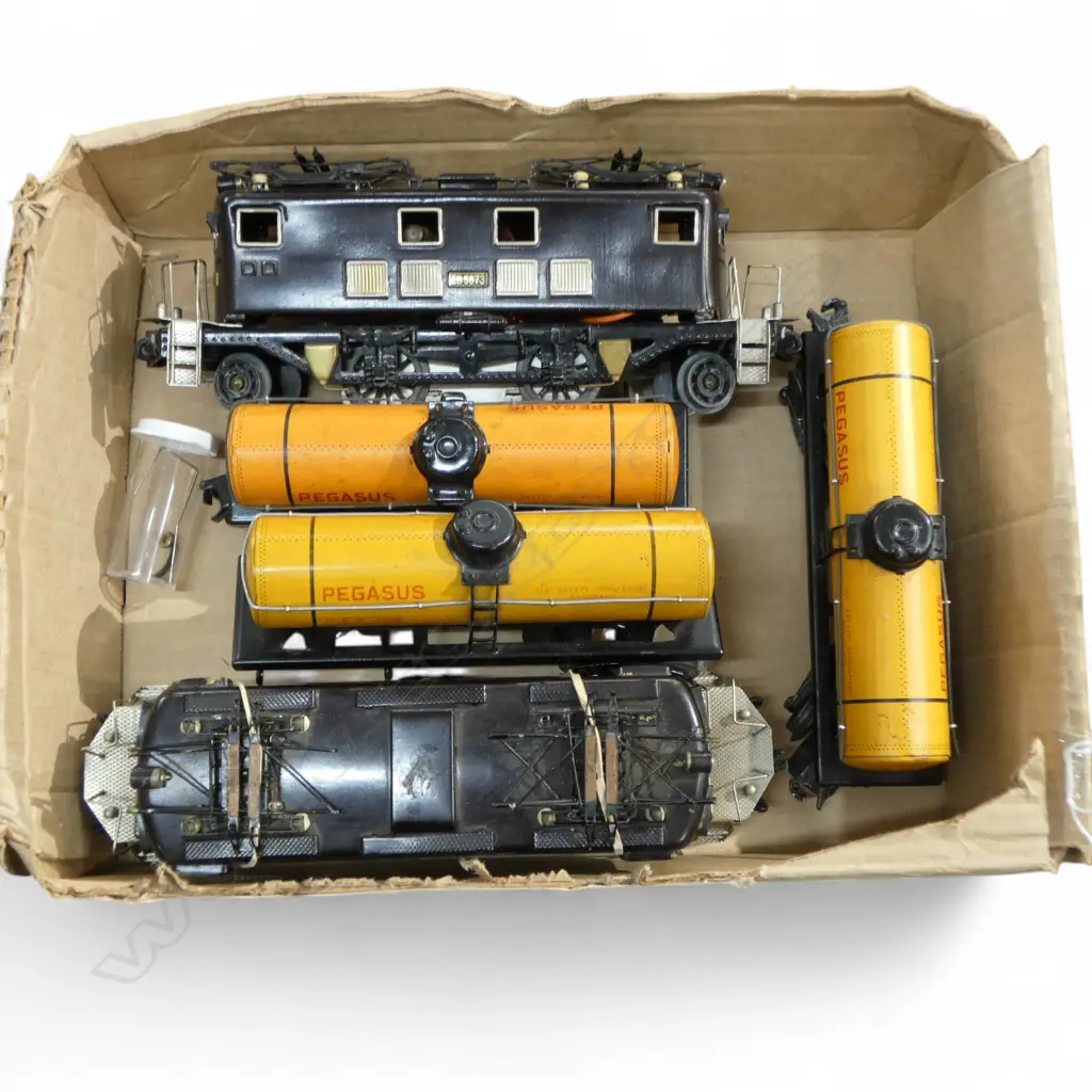 2 SAKAI MODEL TRAIN ENGINES & 3 PETROL CARRAGES Image 1++