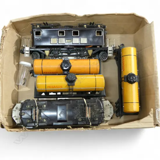 2 SAKAI MODEL TRAIN ENGINES & 3 PETROL CARRAGES