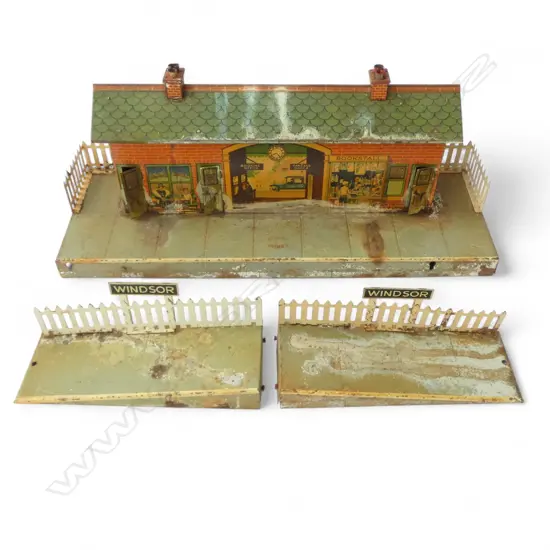 ORIGINAL BOXED HORNBY VINTAGE TIN WINDSOR RAILWAY STATION L440MM