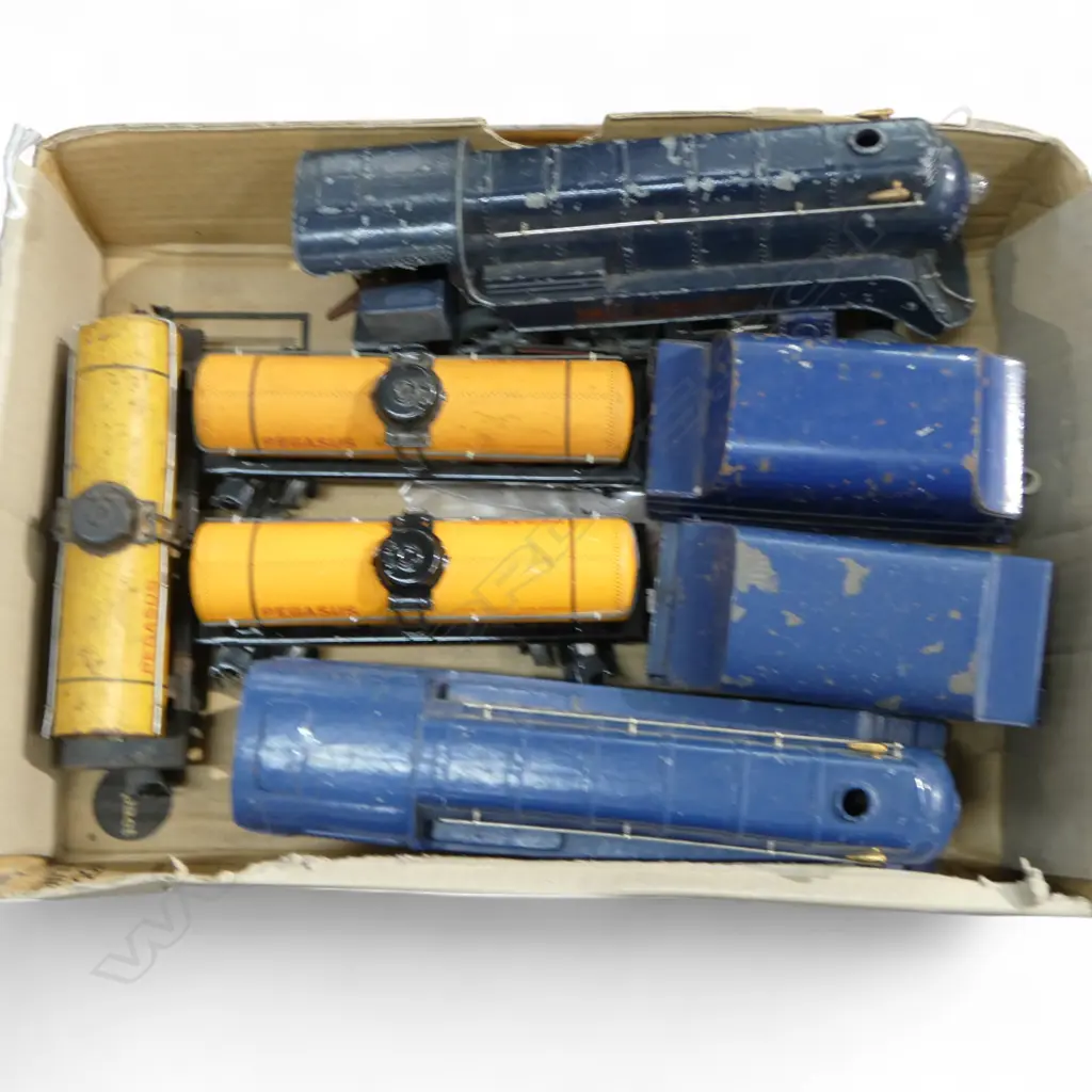 SAKAI MODEL TRAIN & ANOTHER AF 2 TENDERS & 3 PETROL CARRAGES Image 1++