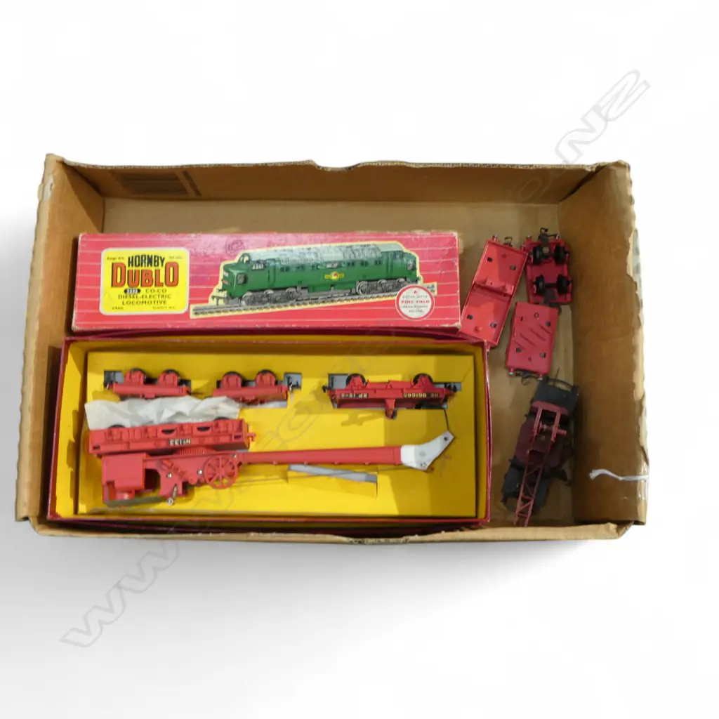 HORNBY DUBLO DIESEL ELECTRIC BOXED ENGINE & MINT & BOXED BREAK DOWN CRANE & 4 CARRAGES Image 1++