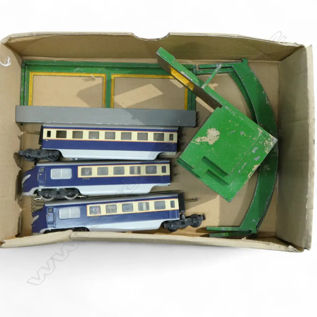 TTR DOUBLE ENDED PASSENGER TRAIN & CAST ALLUMINIUM STATION Image 1++