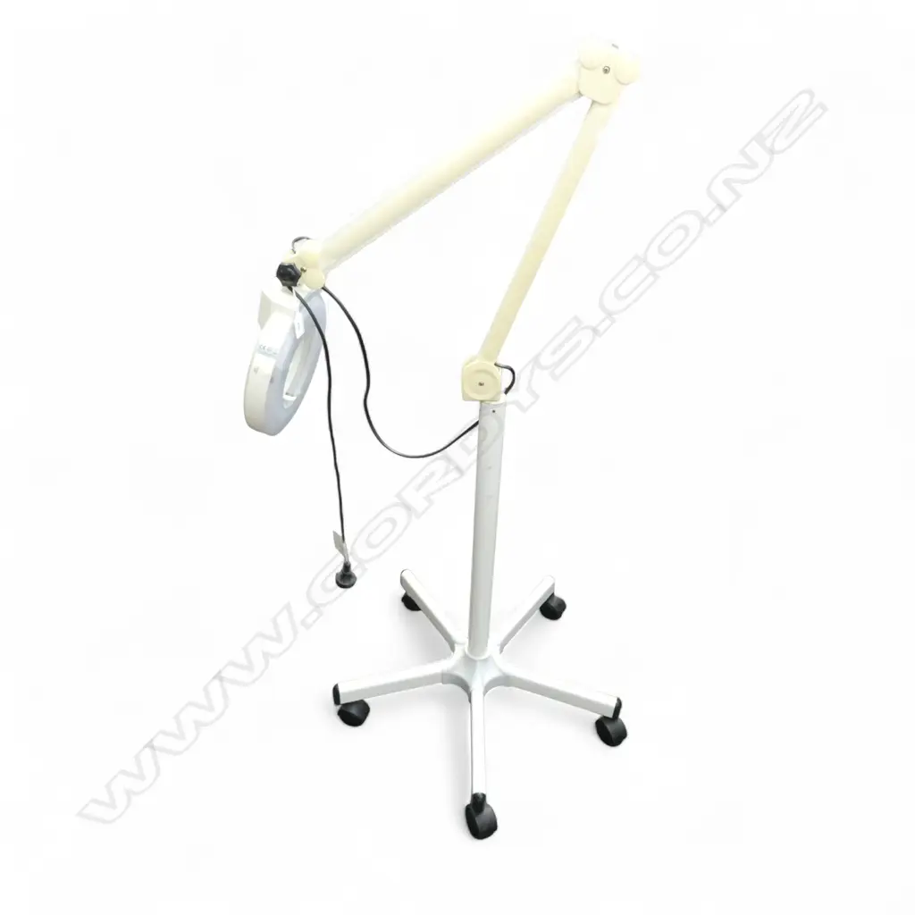 DENTISTS FLOOR LAMP, WORKS Image 1++