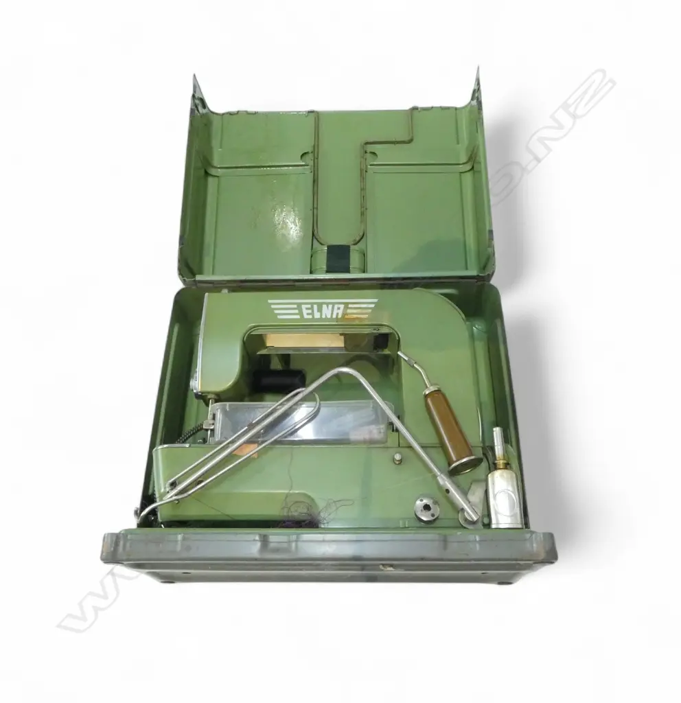 VINTAGE ELNA SEWING MACHINE W. ACCESSORIES +  METAL CASE Image 1++