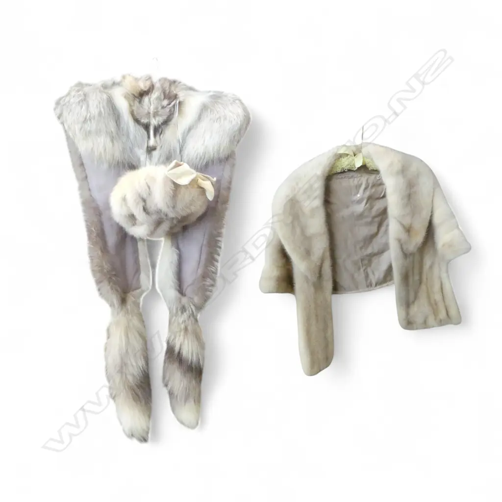 FUR HAT + 3 STOLES Image 1++