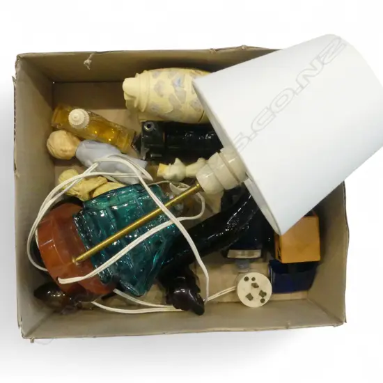 NOVELTY PERFUME BOTTLES INCL. LAMP