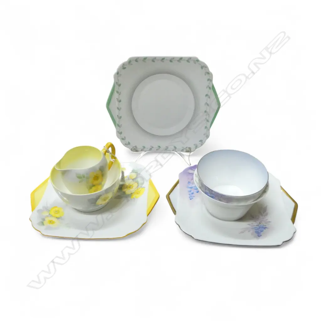 3 SHELLEY CHINA CAKE PLATES MATCHING SUGAR BOWLS & 1 CREAM JUG Image 1++