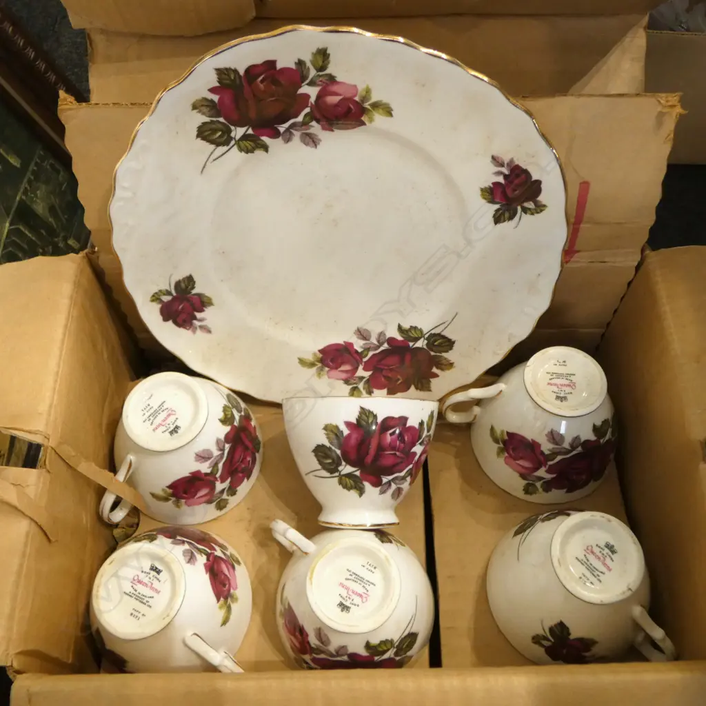 QUEEN ANNE TEASET RED ROSE PAT  (From the Estate of Tommy Doyle) Image 1++