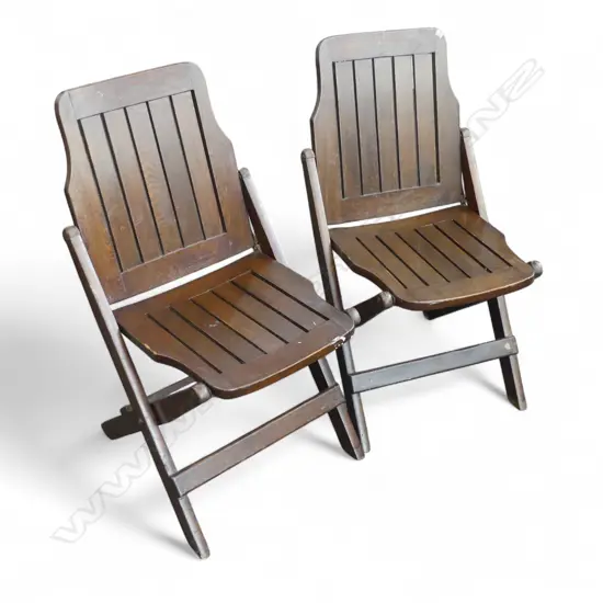 PR VINTAGE WOODEN FOLDING CHAIRS