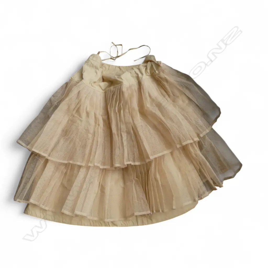 PETTICOAT Image 1++