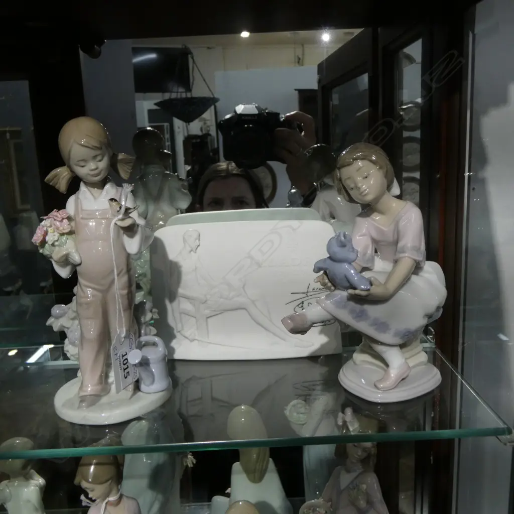 2 LLADRO FIGURE FLOWER GIRL & TEDDY GIRL + SOCIETY PLAQUE Image 1++