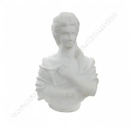 A 20th C CARVED MARBLE SCULPTURE OF A CLASSICAL WOMAN 440 mm (H)