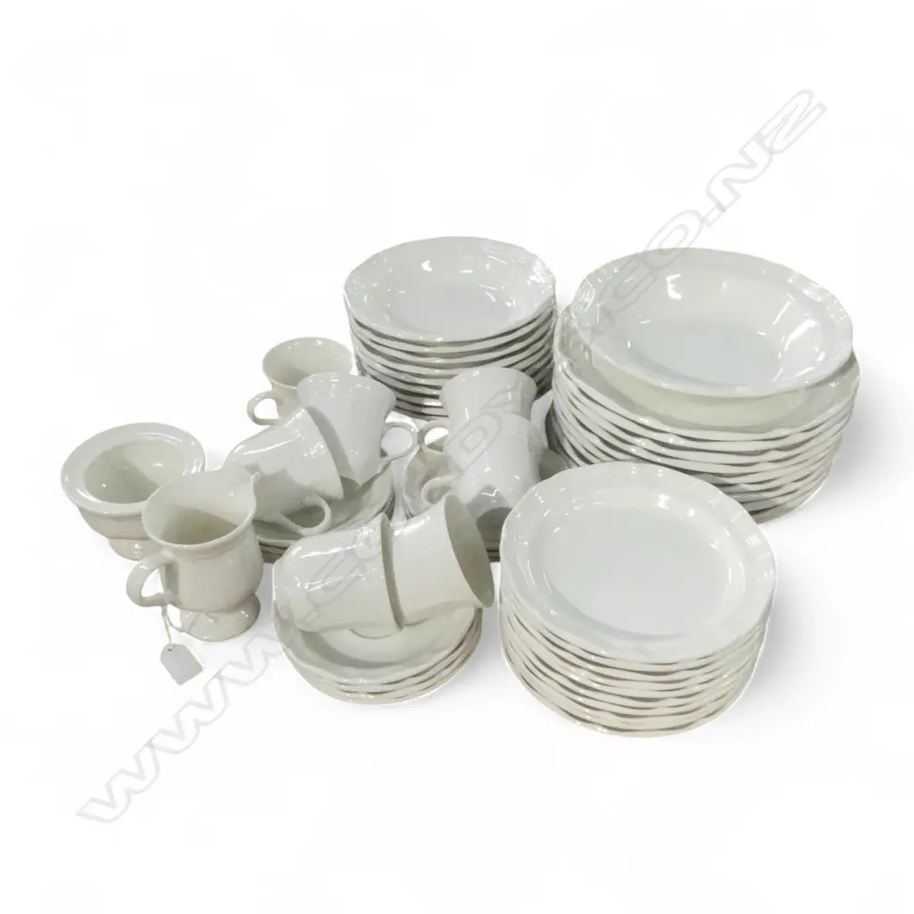 MIKASA 'FRENCH COUNTRYSIDE' PART DINNER SET Image 1++