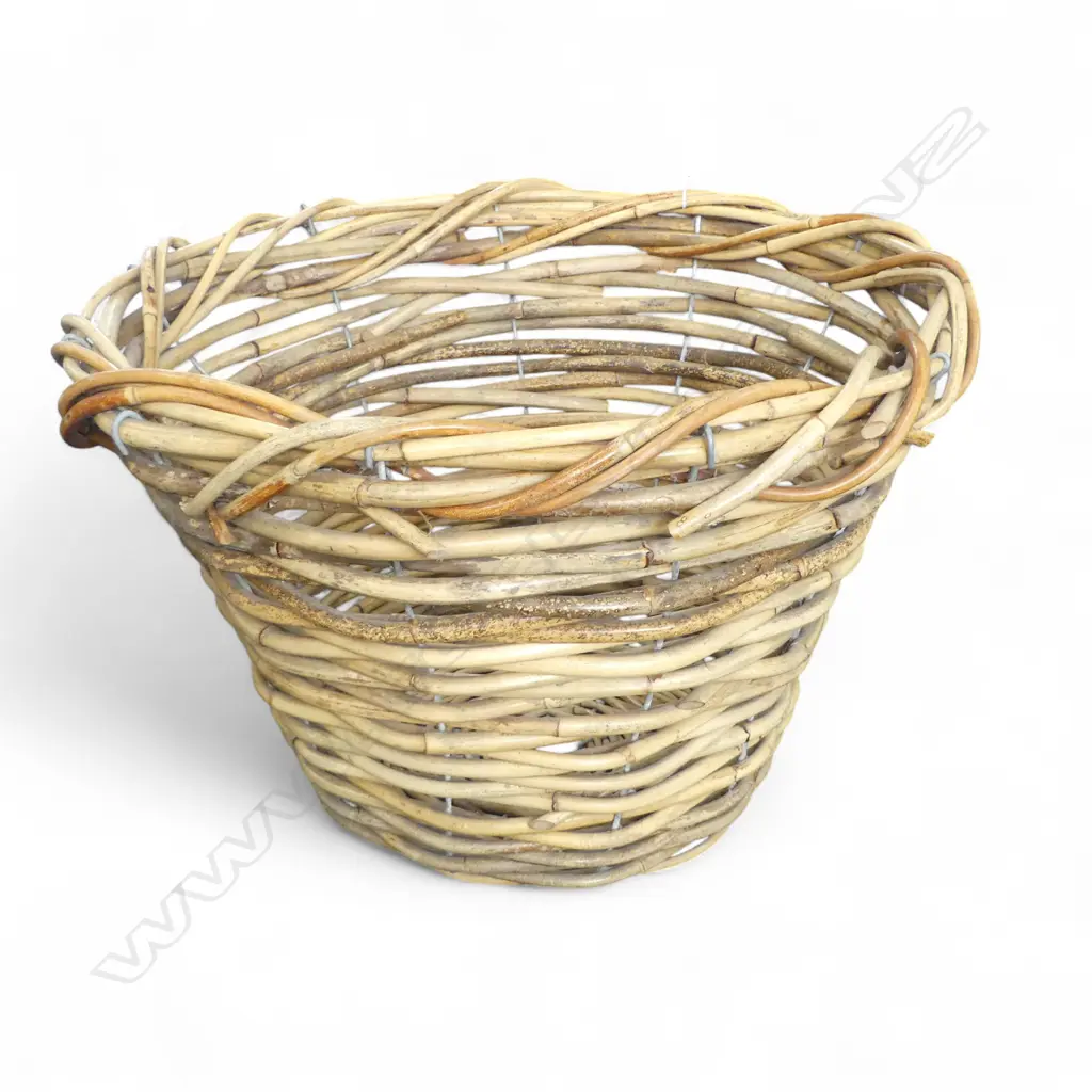 LARGE WILLOW BASKET 700mm dia Image 1++