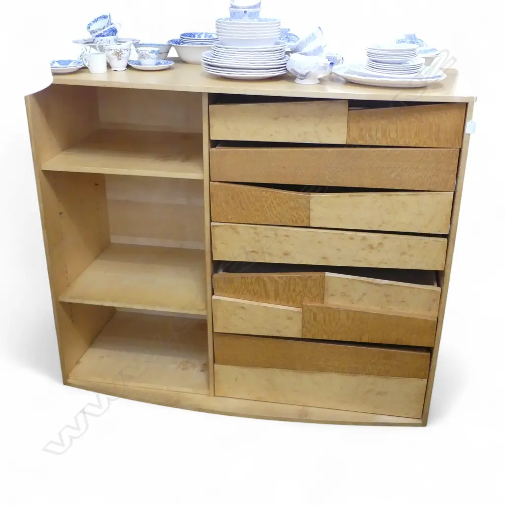 LG CONTEMPORARY DESIGN STORAGE UNIT w. DRAWERS 1315x570x1115mm. some veneer faults Image 1++