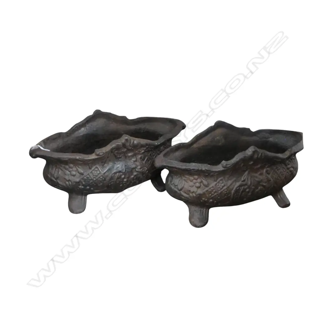   PR OF CAST IRON PLANTERS W295mm Image 1++