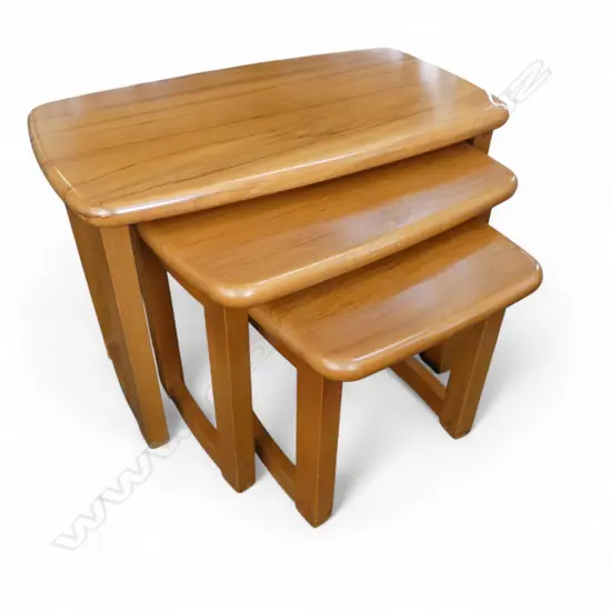 3 RIMU NESTING TABLES W.670mm