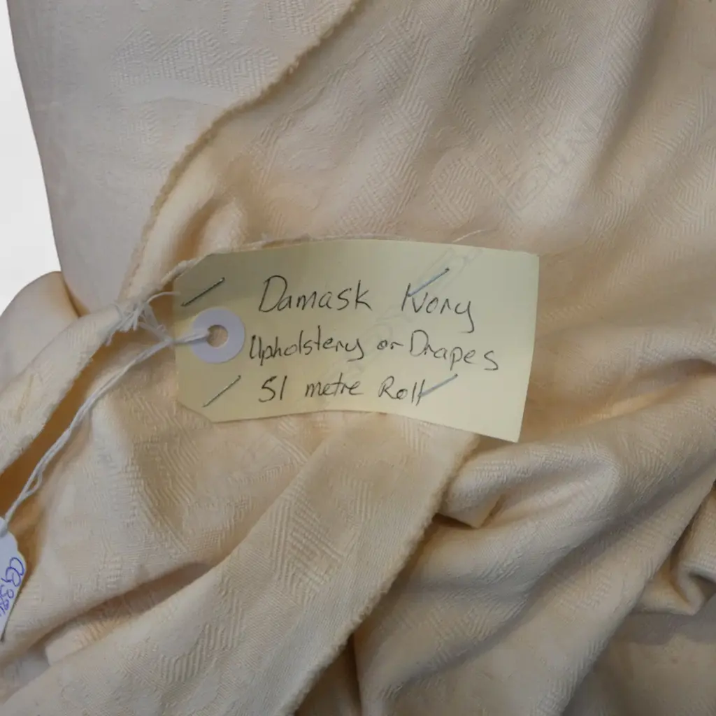 FABRIC BOLT; DAMASK IVORY, 51M Image 1++