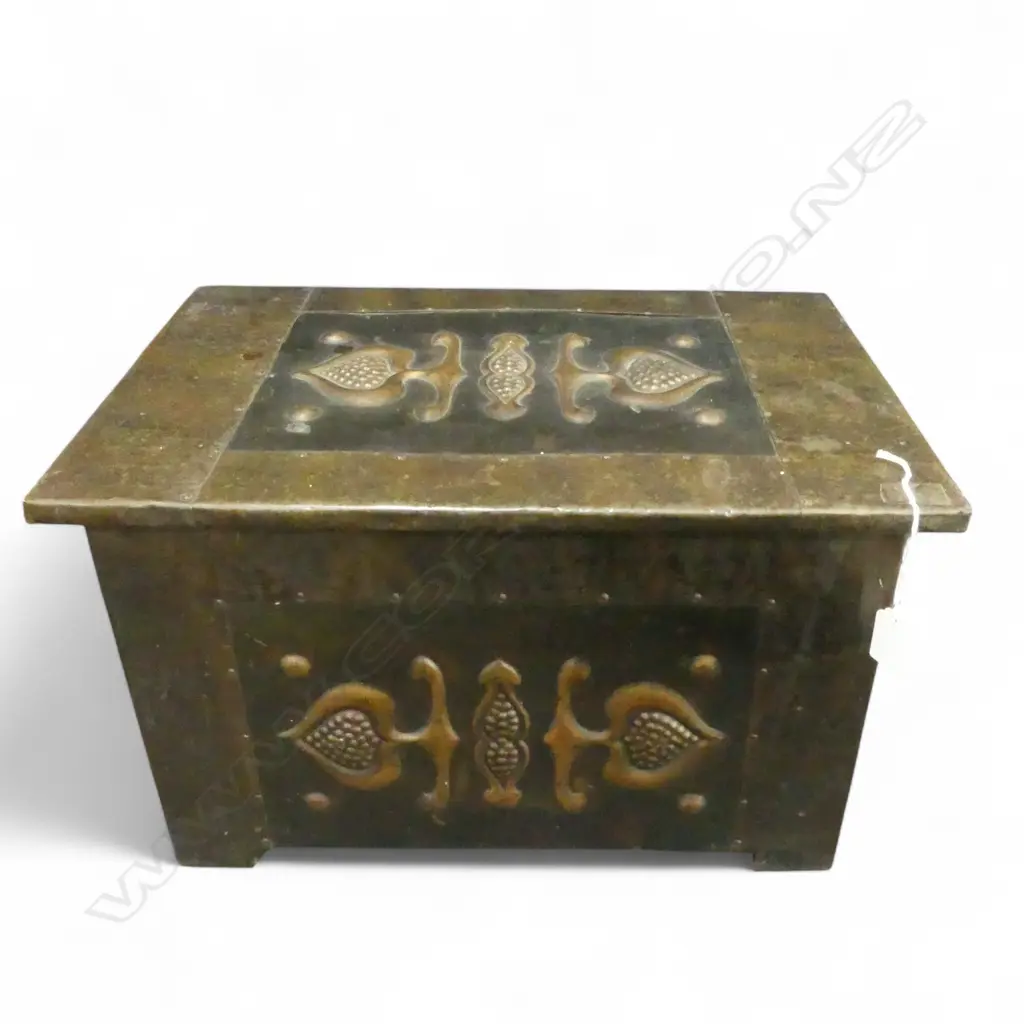 VINTAGE EMBOSSED COPPER? ART NOUVEAU BOX 460x300x290mm Image 1++