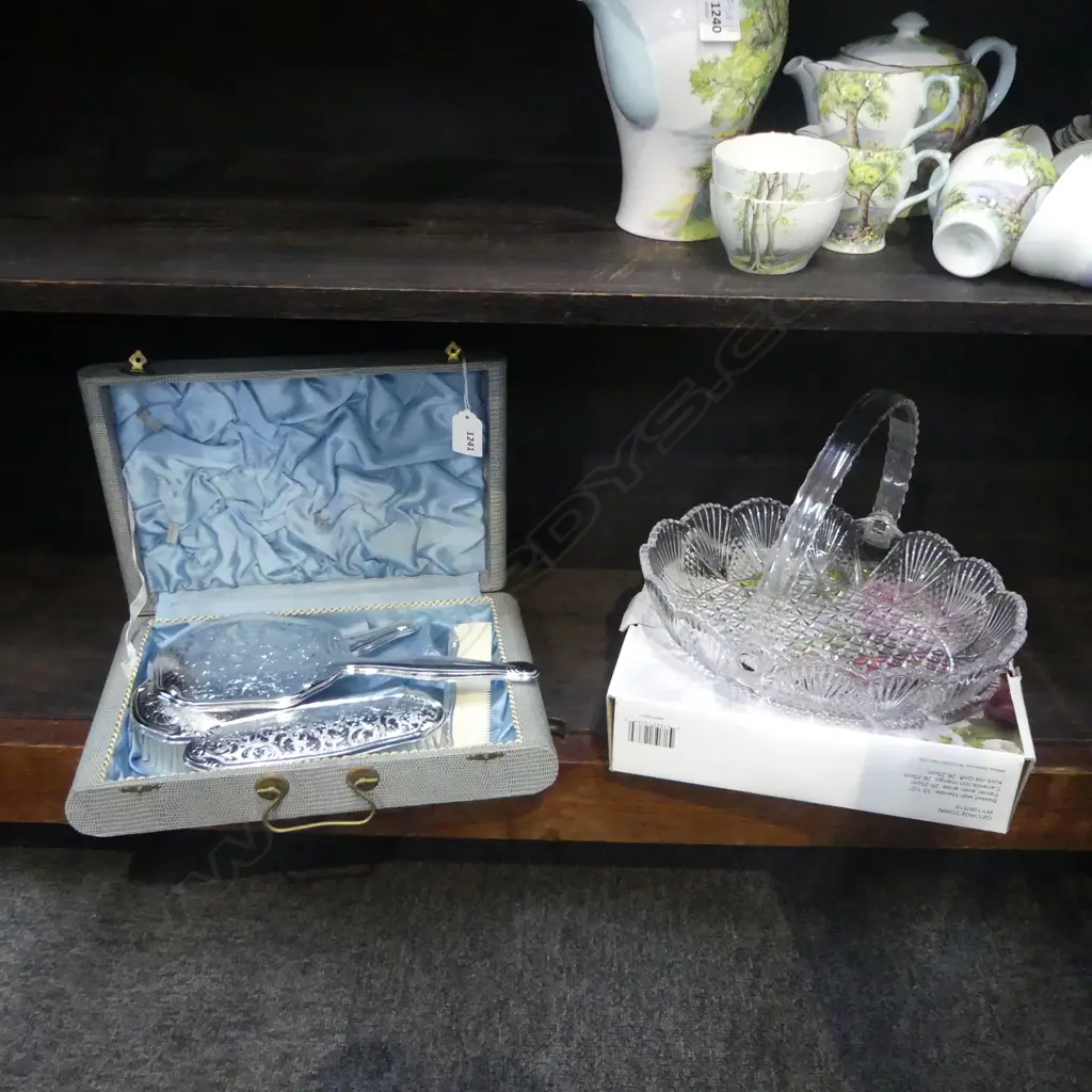 BOXED MIKASA & EP VANITY SET  Image 1++