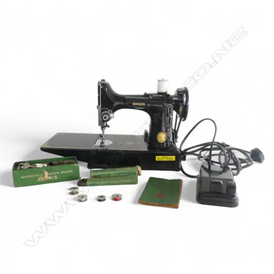 **RTV**ANTIQUE SINGER PORTABLE ELECTRIC SEWING MACHINE 221-1, w. ATTACHMENTS & INSTRUCTIONS, CASED 365x210x300mm...