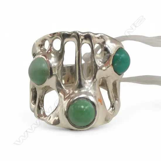 MODERNIST TURQUOISE SET SILVER RING, 7.4gm SIZE N