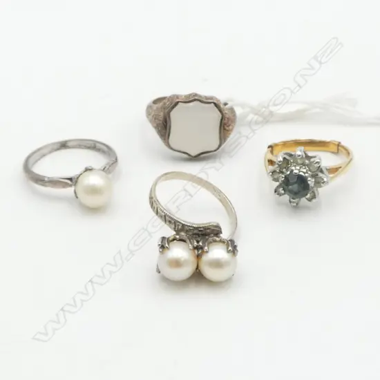 4 VINTAGE RINGS