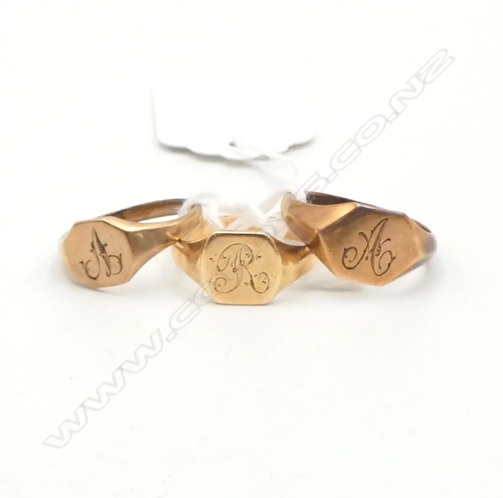 3 9CT SIGNET RINGS, 8.1gms Image 1++