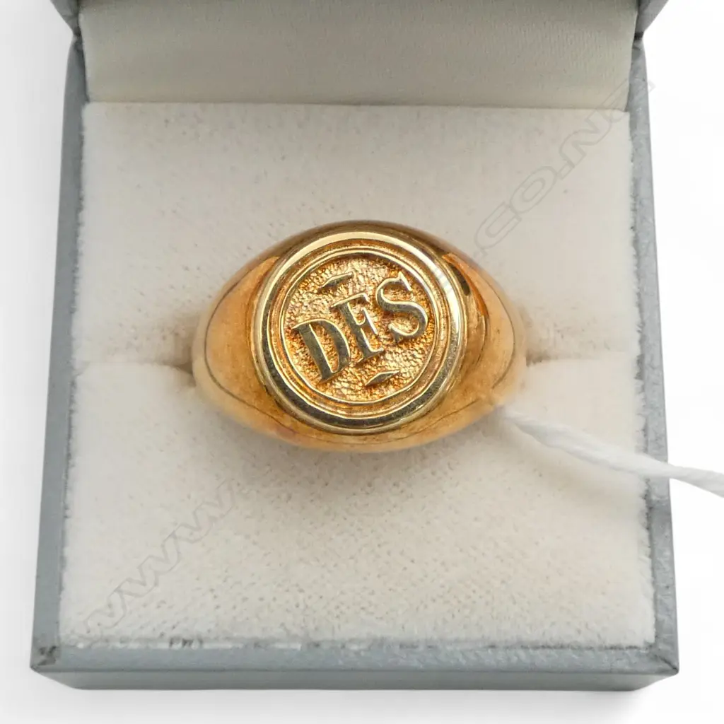18ct GOLD SIGNET RING  11.1gms SIZE V Image 1++