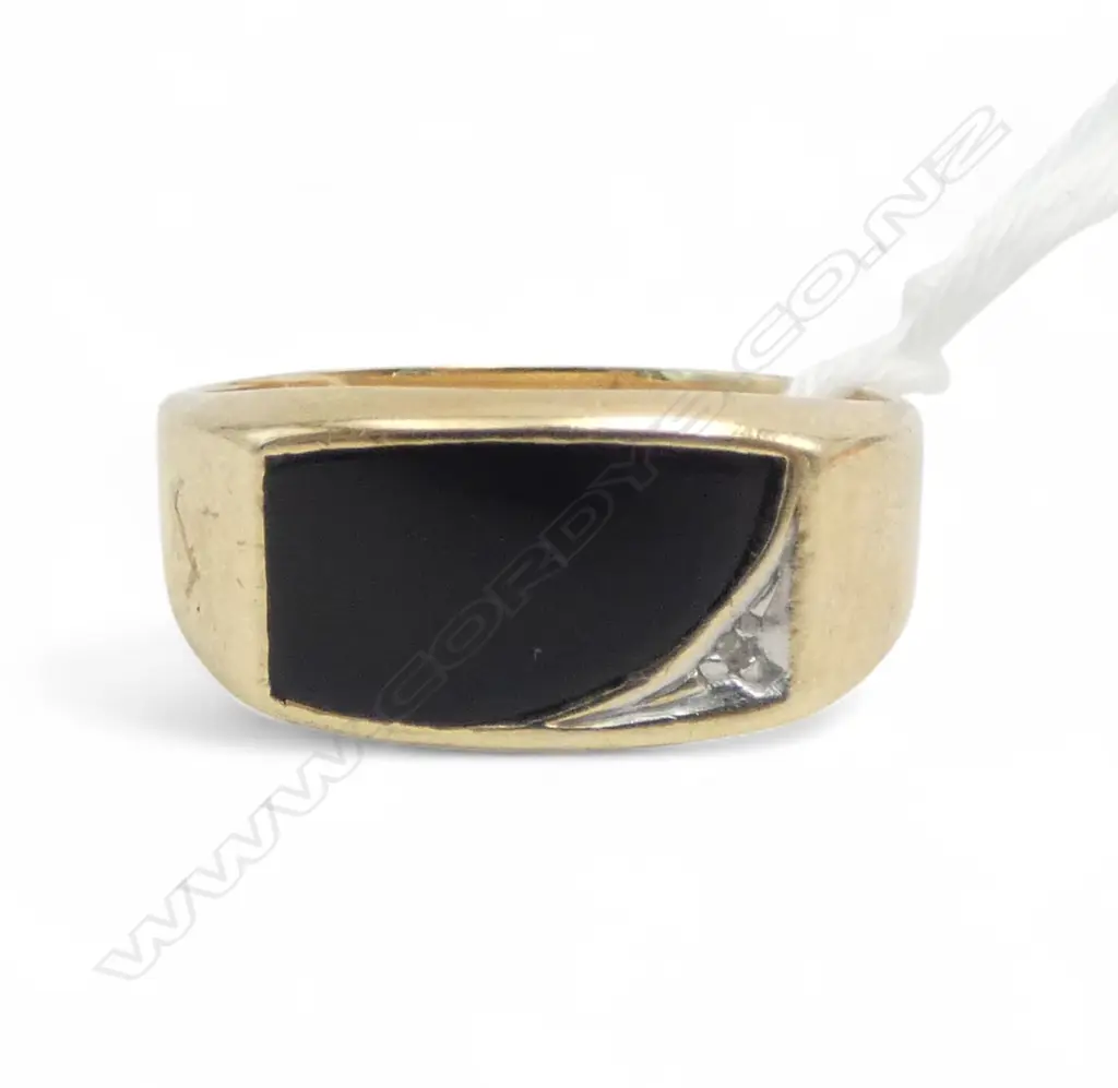 9ct GOLD ONYX & SMALL DIAMOND SIGNET RING 4.4gms SIZE S Image 1++