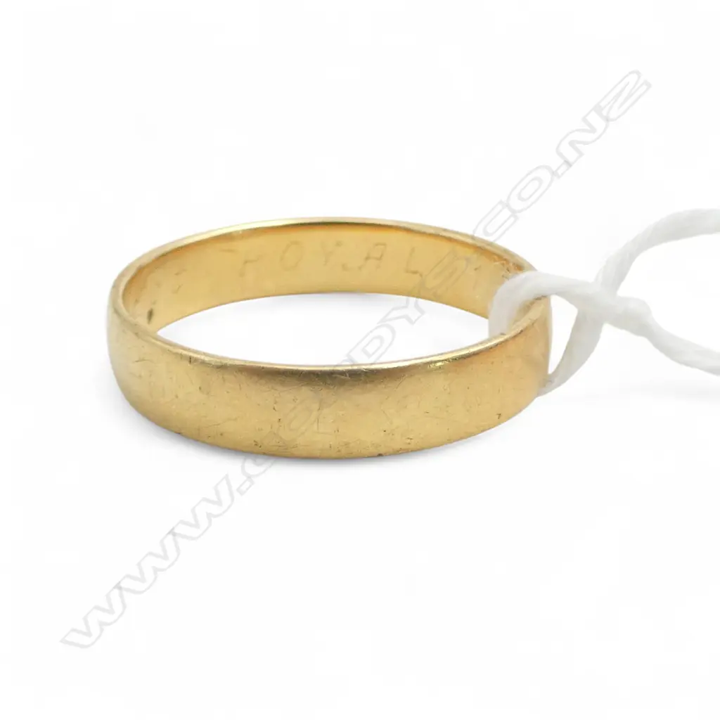 18ct GOLD LARGE HALF HOOP WEDDING RING 6.1gms (SIZE Z PLUS 2) Image 1++