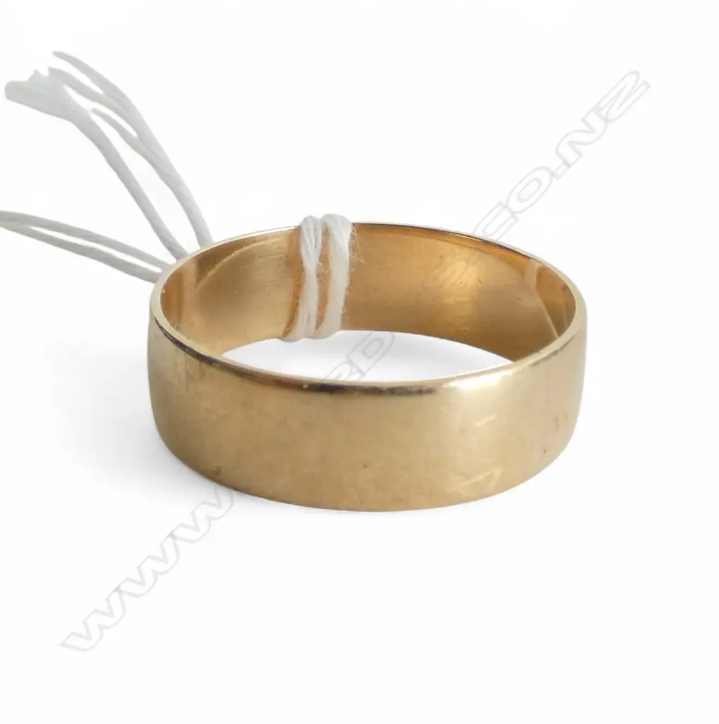 9ct GOLD WEDDING BAND 4.1gms SIZE X Image 1++