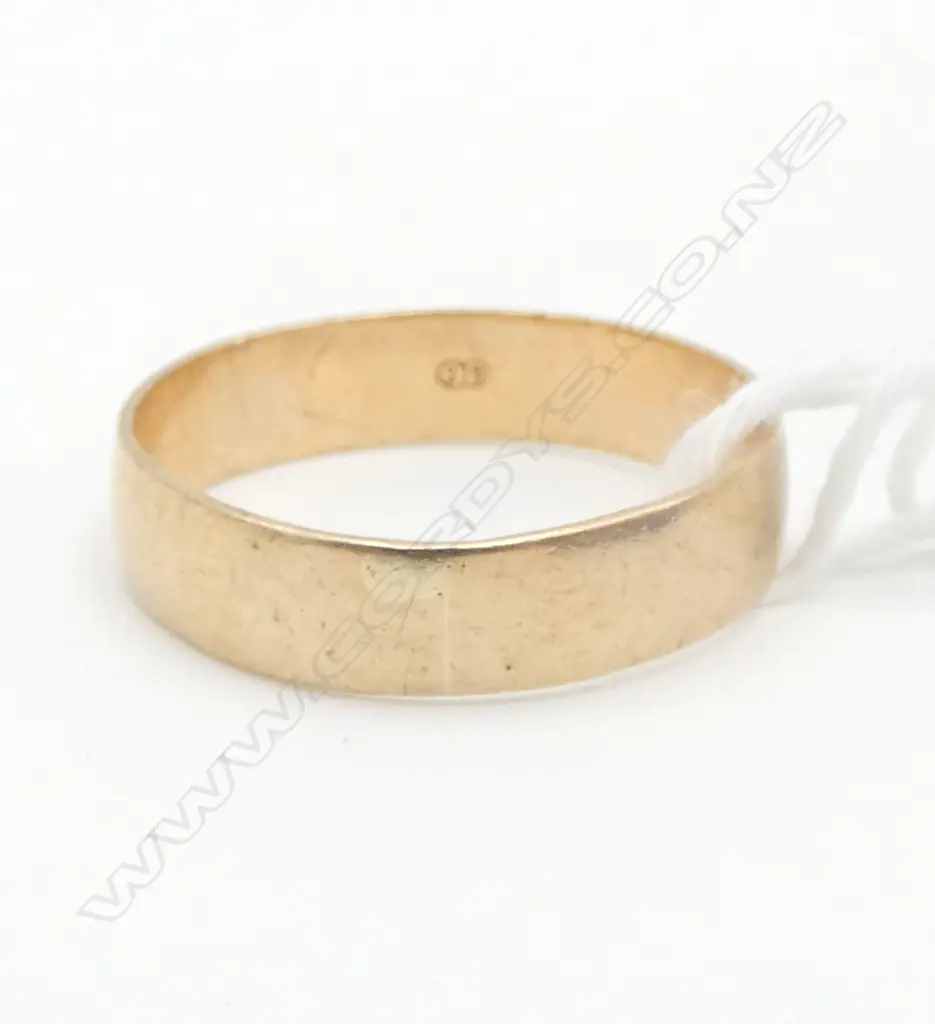 9ct GOLD WEDDING BAND 2.74gms SIZE T Image 1++